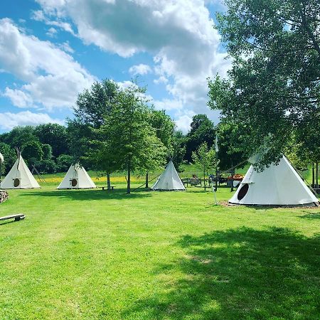 Les Tipis Du Bonheur De Vivre Hotell Brûlon Eksteriør bilde
