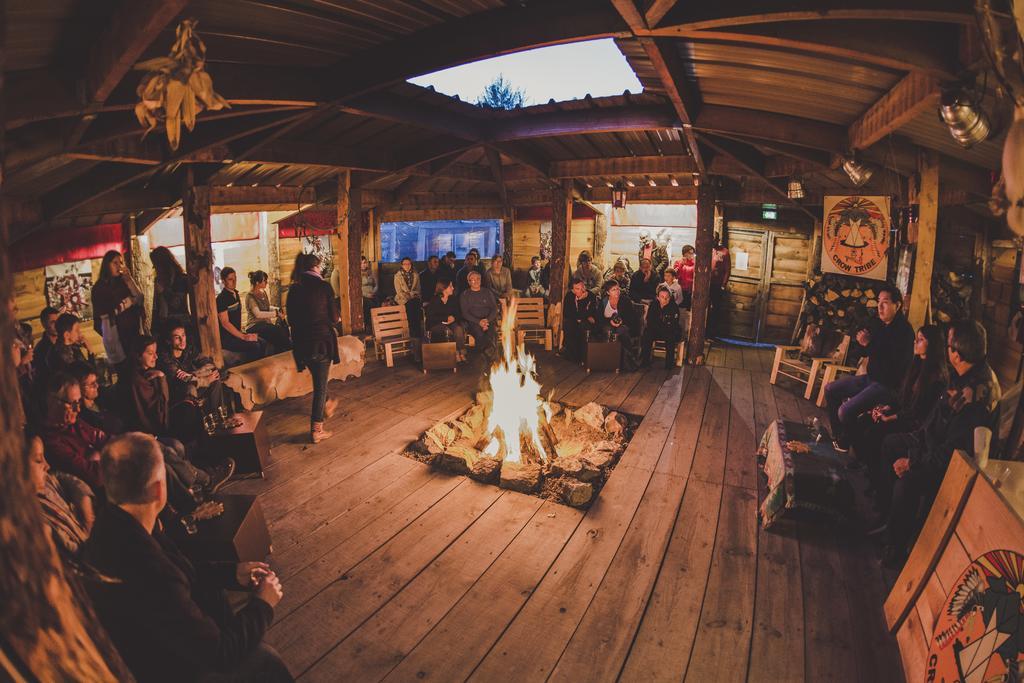 Les Tipis Du Bonheur De Vivre Hotell Brûlon Eksteriør bilde