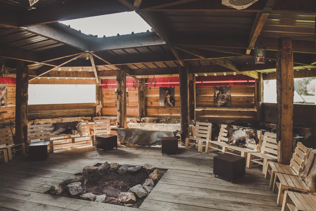 Les Tipis Du Bonheur De Vivre Hotell Brûlon Eksteriør bilde
