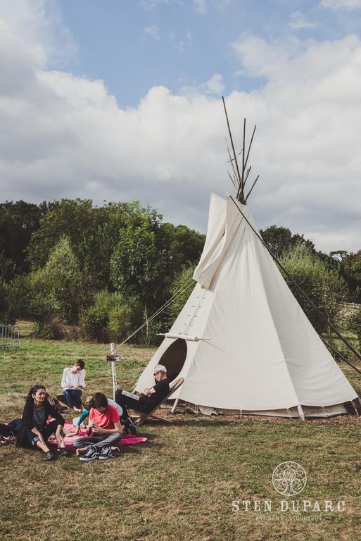 Les Tipis Du Bonheur De Vivre Hotell Brûlon Eksteriør bilde