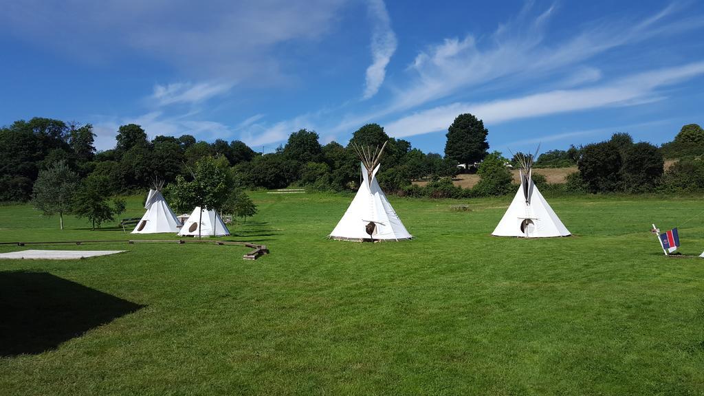Les Tipis Du Bonheur De Vivre Hotell Brûlon Eksteriør bilde