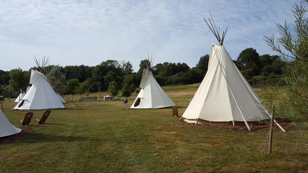 Les Tipis Du Bonheur De Vivre Hotell Brûlon Eksteriør bilde