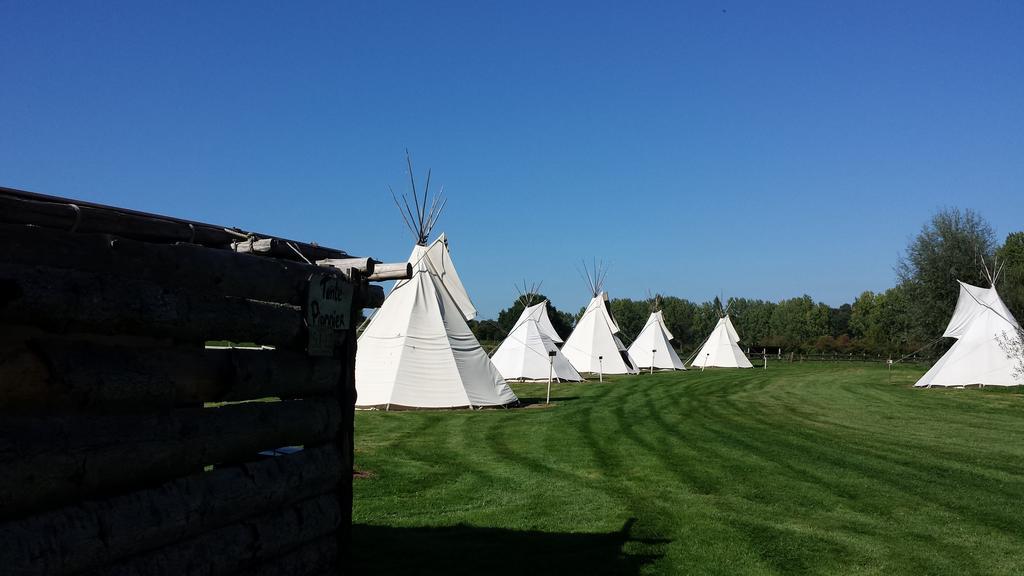 Les Tipis Du Bonheur De Vivre Hotell Brûlon Eksteriør bilde