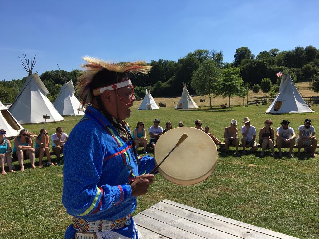 Les Tipis Du Bonheur De Vivre Hotell Brûlon Eksteriør bilde