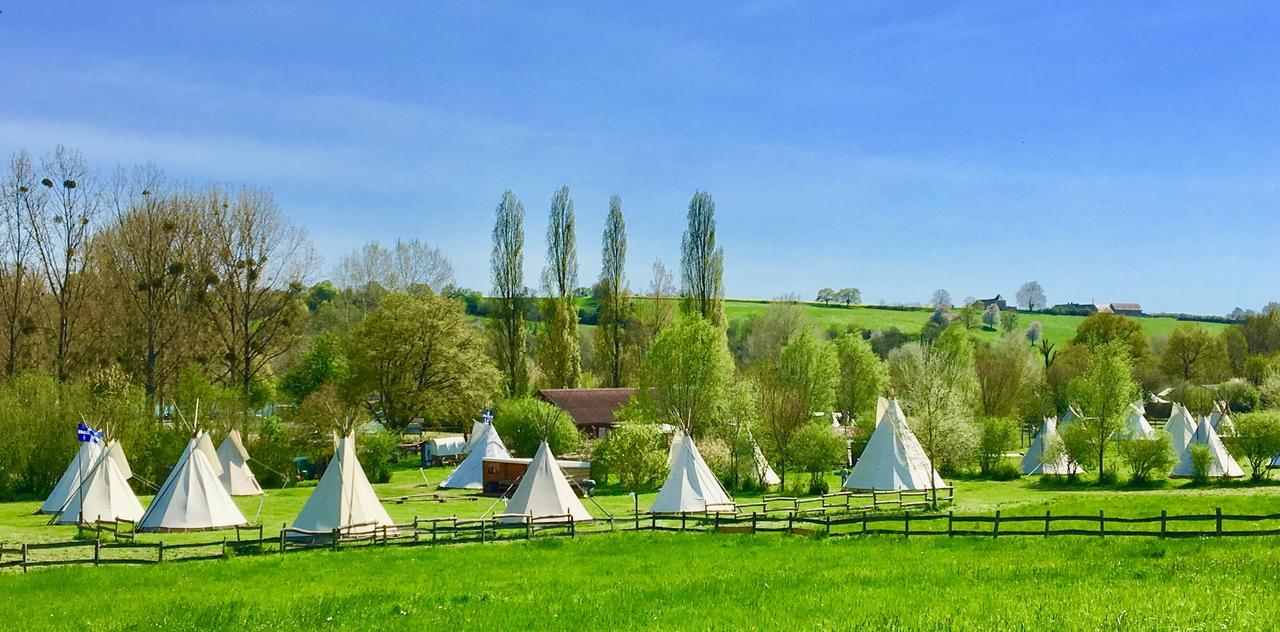 Les Tipis Du Bonheur De Vivre Hotell Brûlon Eksteriør bilde
